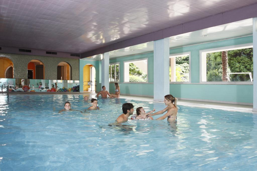 Storo Hotel Castel Lodron מראה חיצוני תמונה