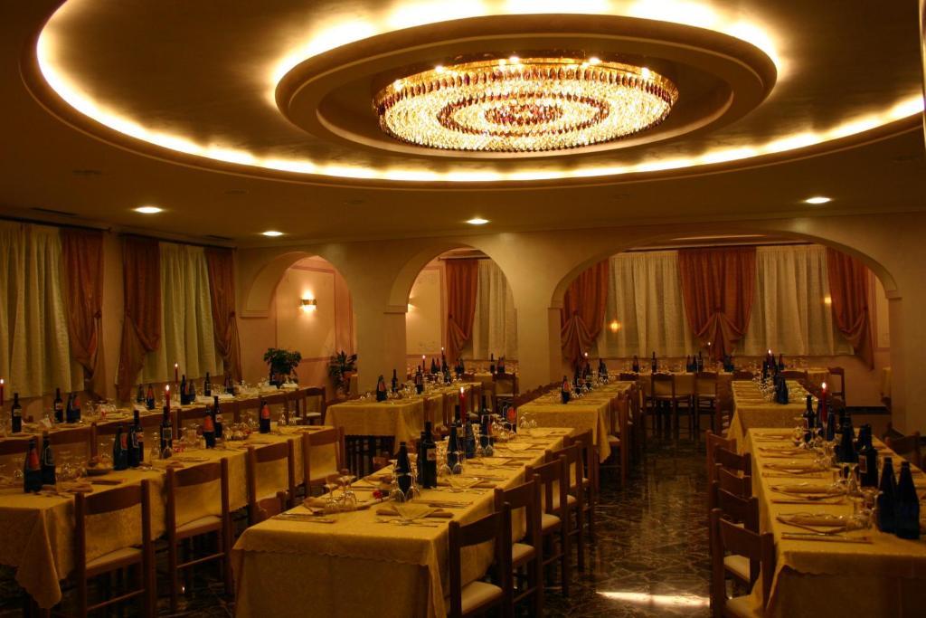 Storo Hotel Castel Lodron מראה חיצוני תמונה