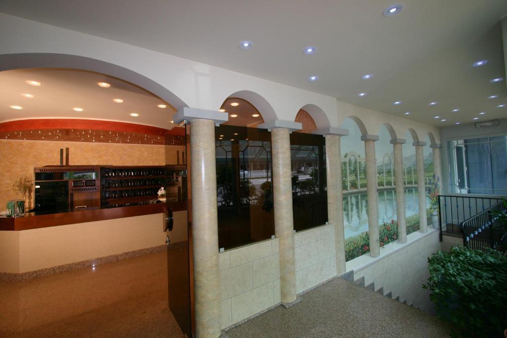 Storo Hotel Castel Lodron מראה חיצוני תמונה