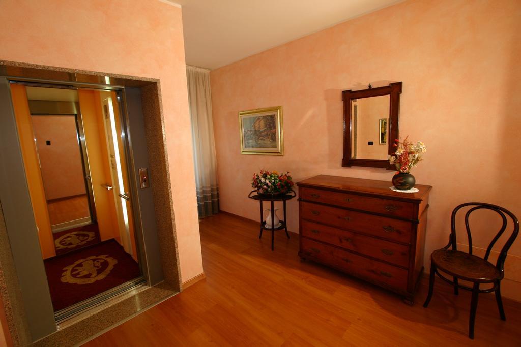 Storo Hotel Castel Lodron מראה חיצוני תמונה